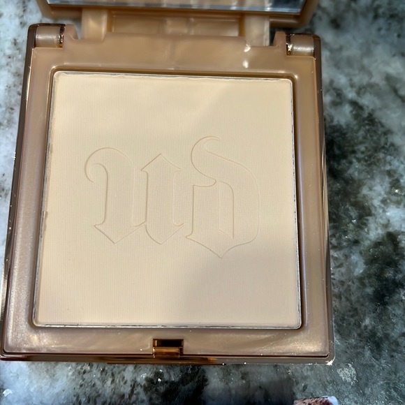 NIB - URBAN DECAY - STAY NAKED The Fix 16 Hr Powder Foundation - 40 WY LIGHT MED - Picture 8 of 15